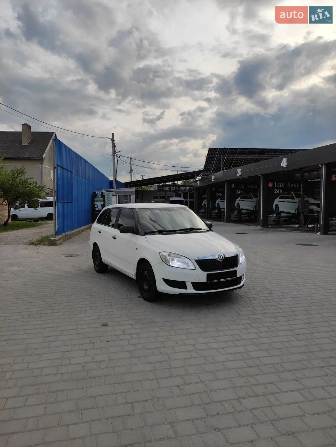 2010 Skoda Fabia - мініатюра 2