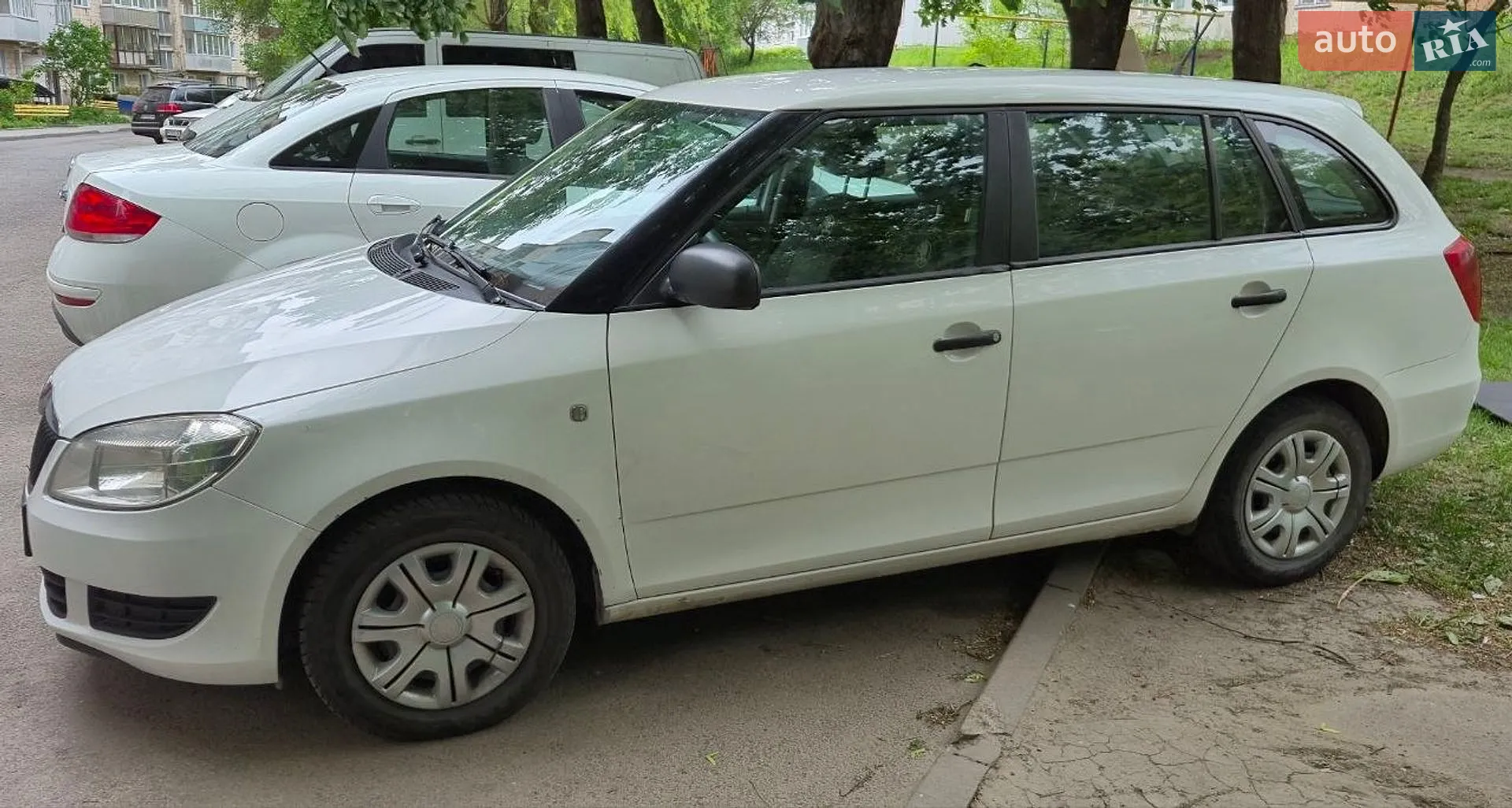 2011 Skoda Fabia - мініатюра 3