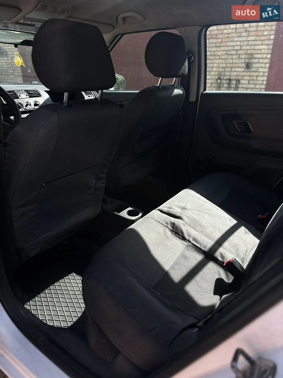 2010 Skoda Fabia - мініатюра 6