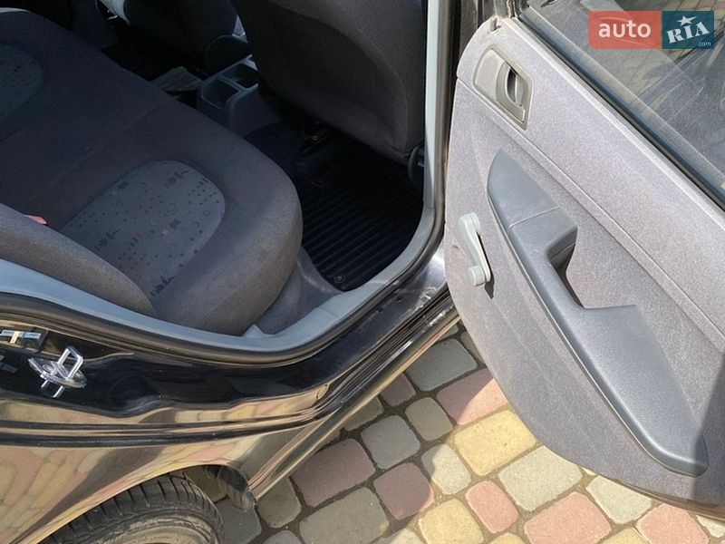 Универсал Skoda Fabia 2001 в Ужгороде