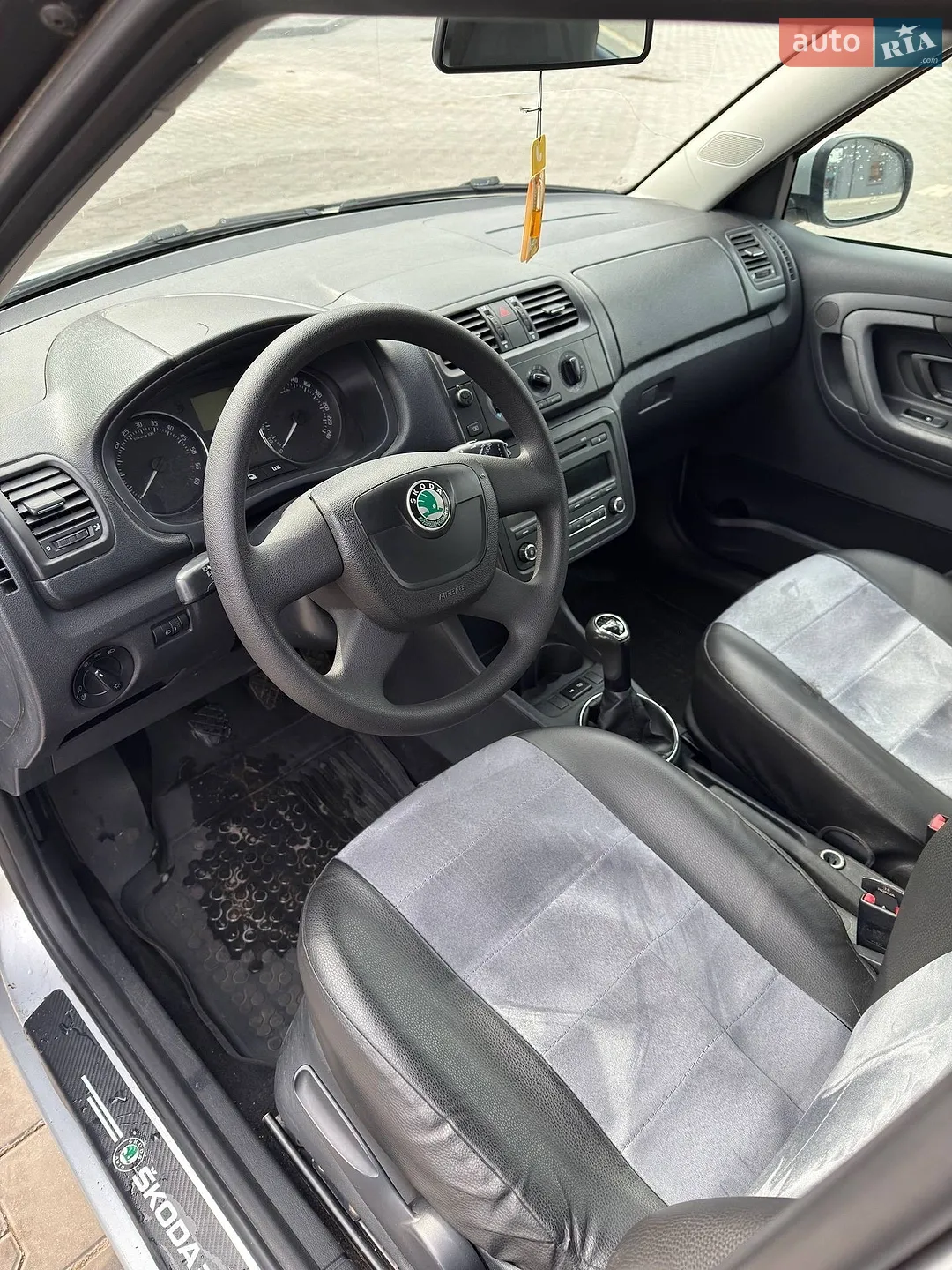 2011 Skoda Fabia - мініатюра 7