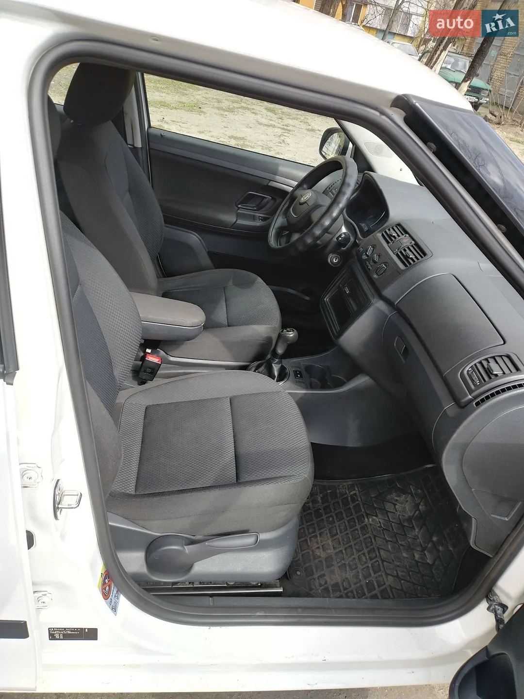 2011 Skoda Fabia - мініатюра 13