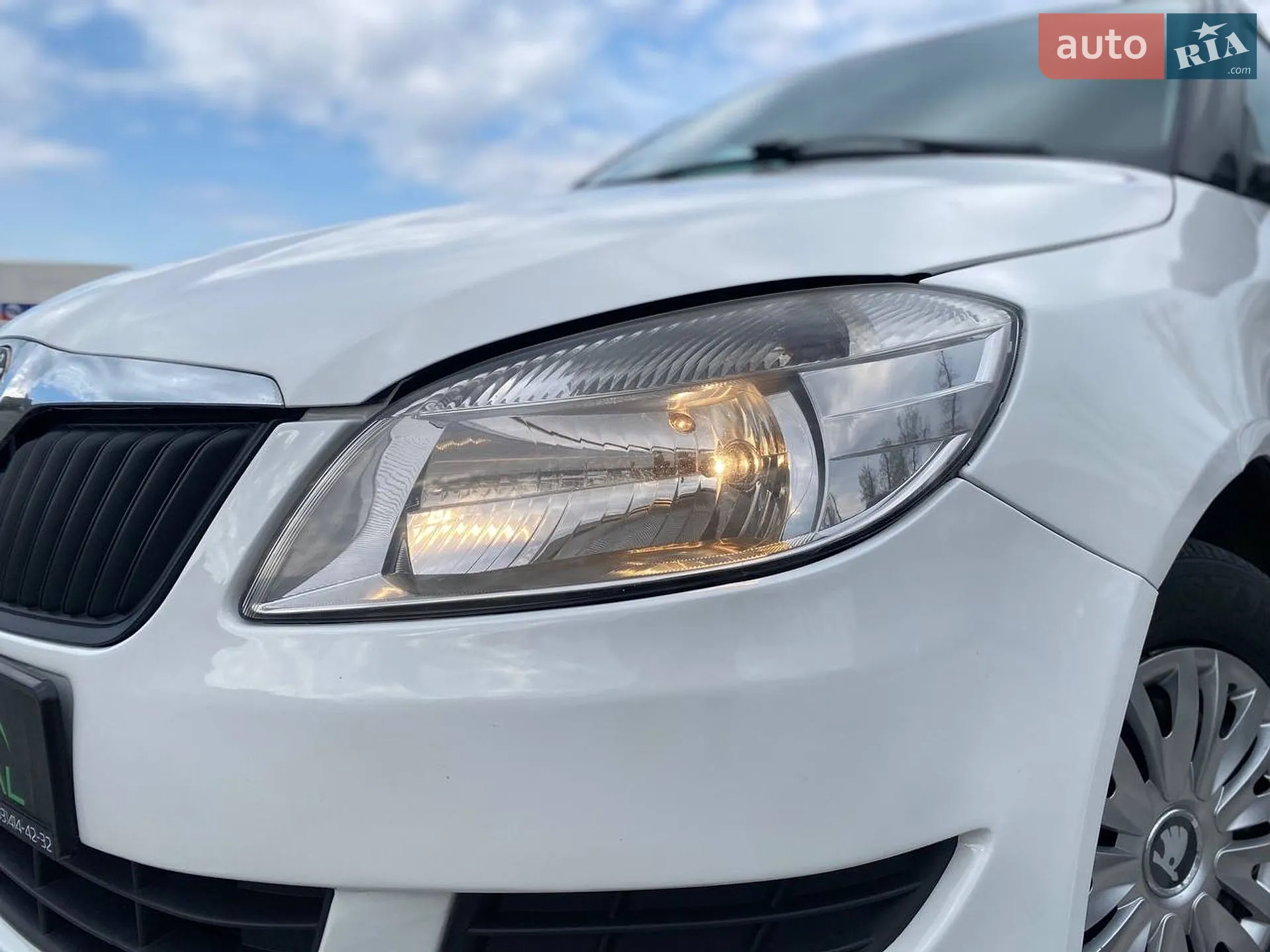 2011 Skoda Fabia - мініатюра 2