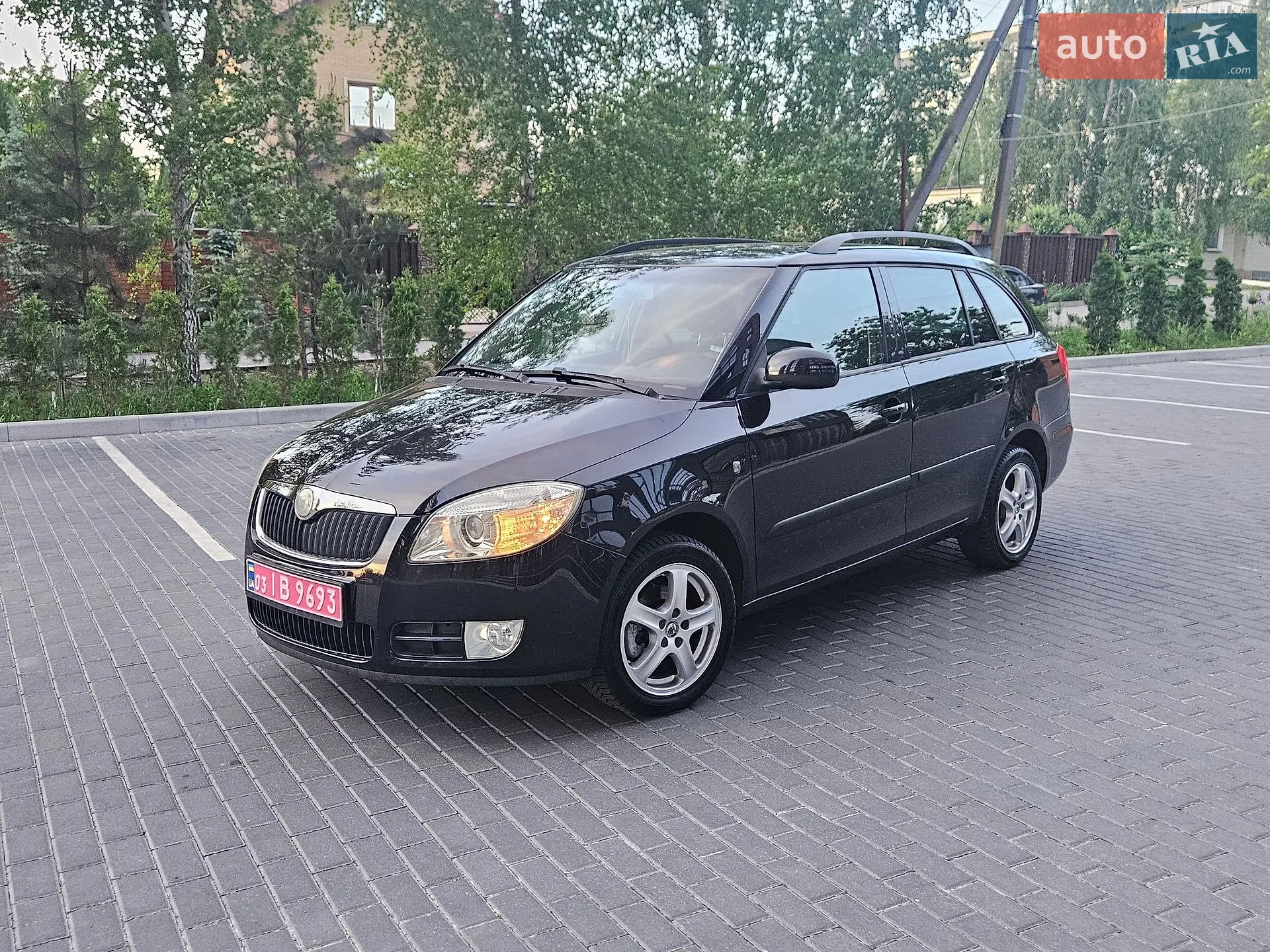 2010 Skoda Fabia - мініатюра 2
