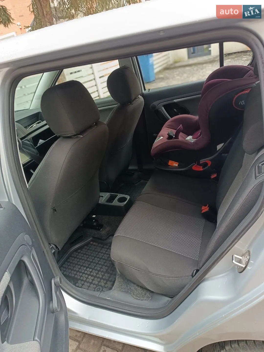 2012 Skoda Fabia - мініатюра 3