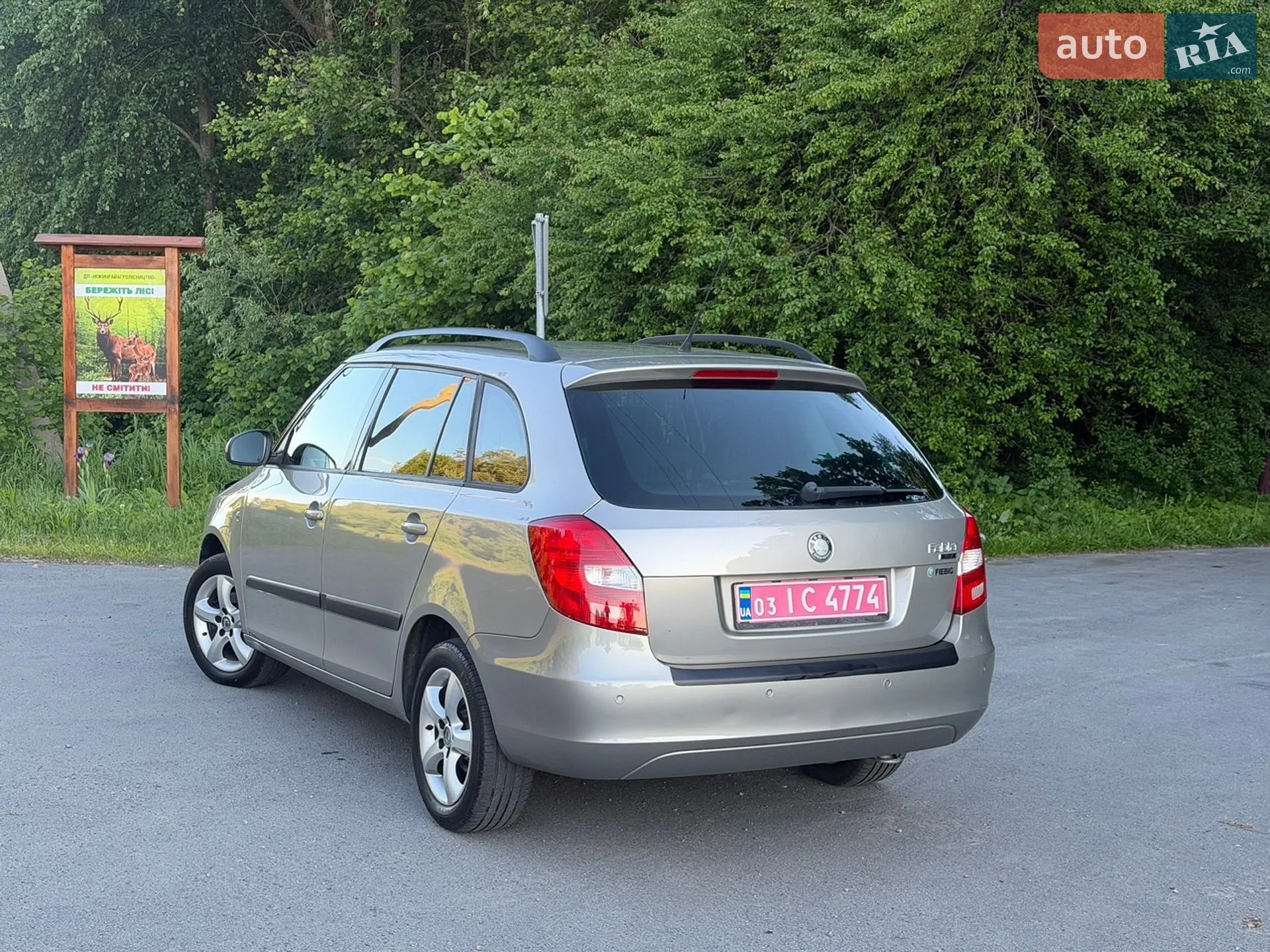 2010 Skoda Fabia - мініатюра 2