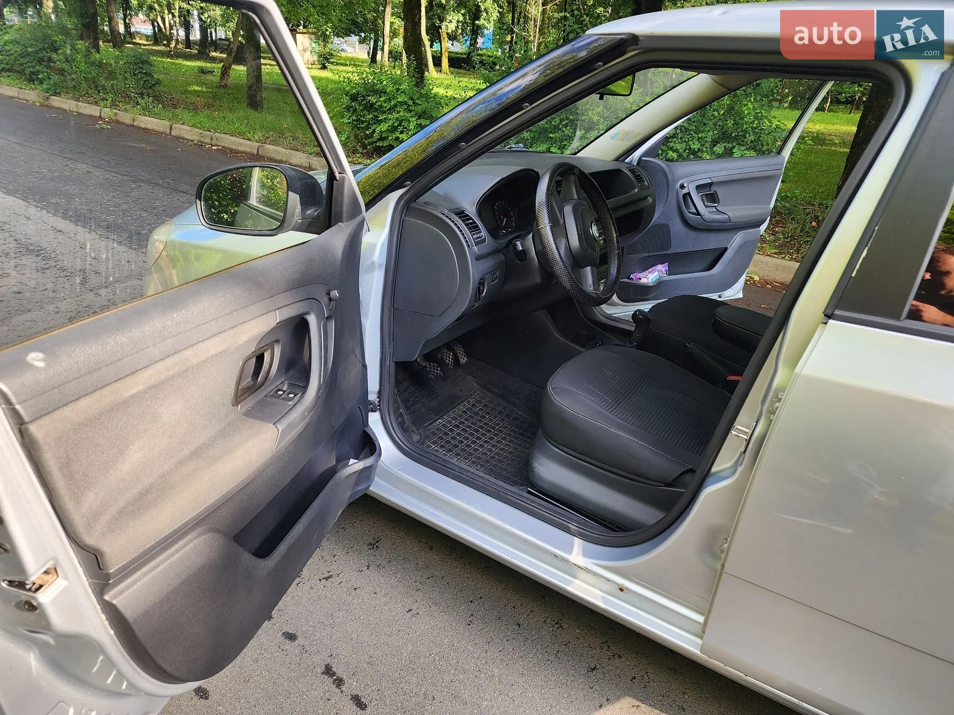 2011 Skoda Fabia - мініатюра 2