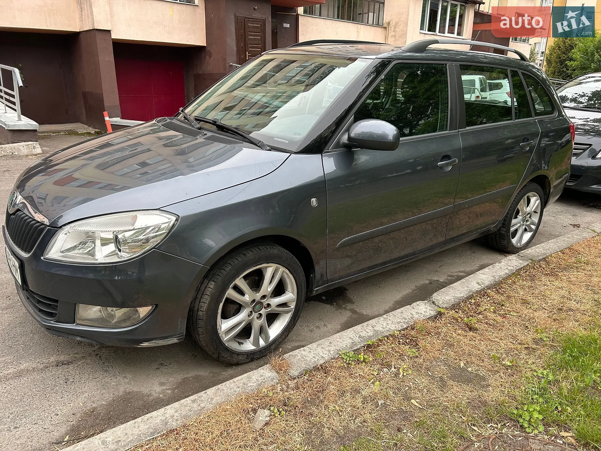 2011 Skoda Fabia - мініатюра 2