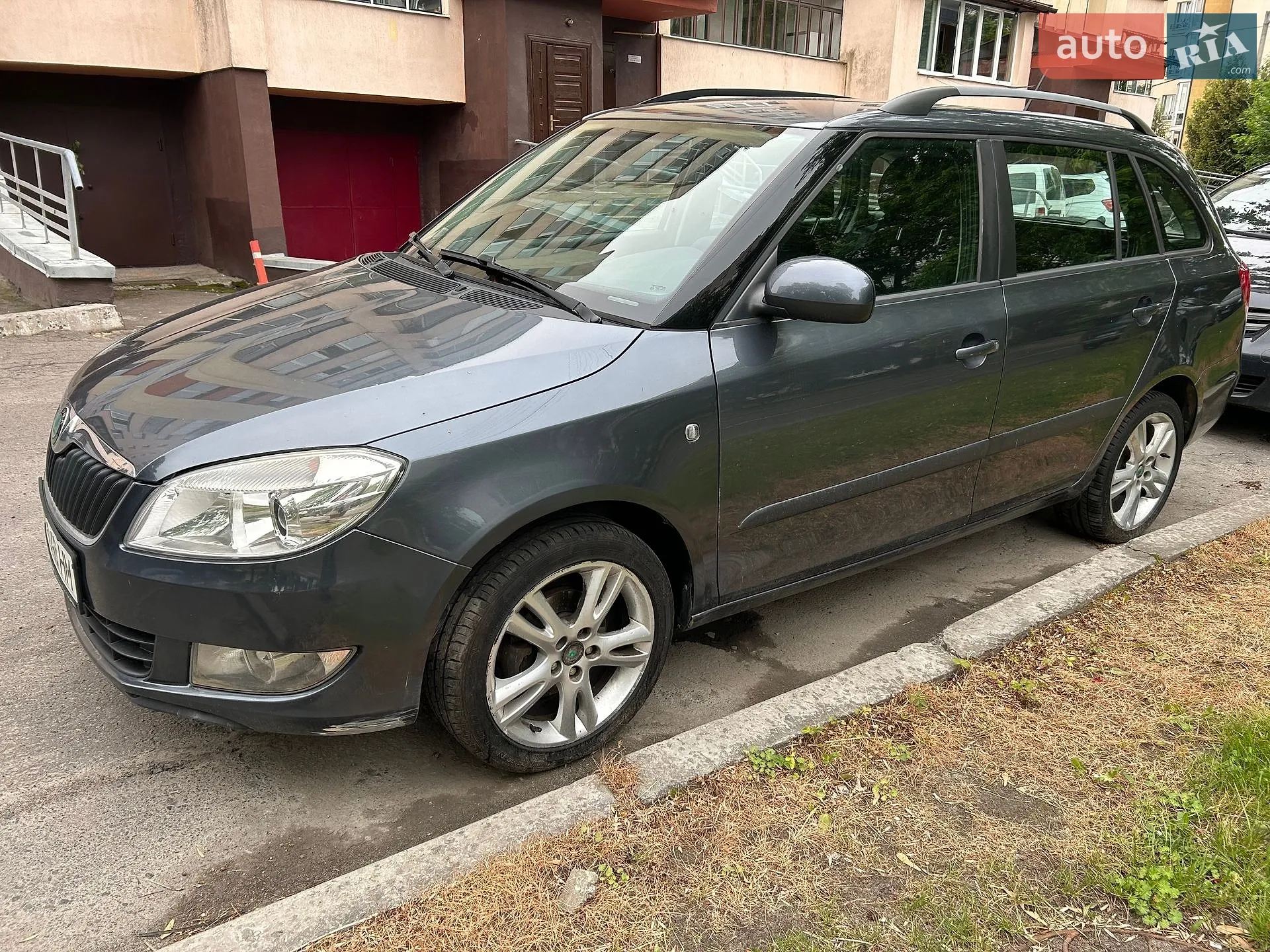 2011 Skoda Fabia - мініатюра 3