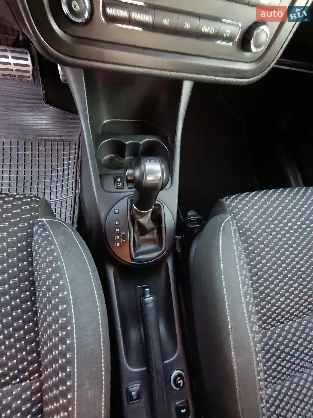 2011 Skoda Fabia - мініатюра 53