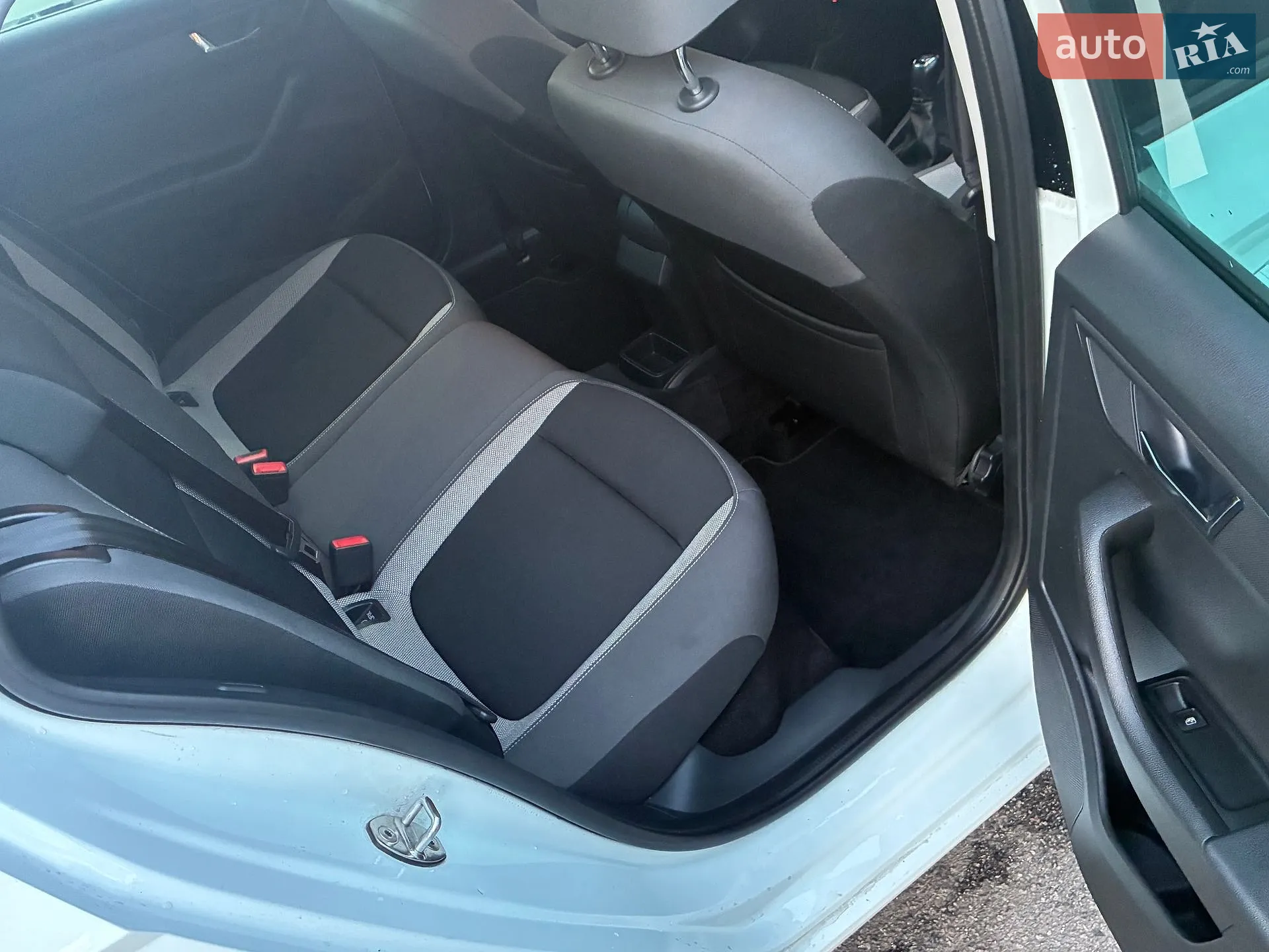 2016 Skoda Fabia - мініатюра 9
