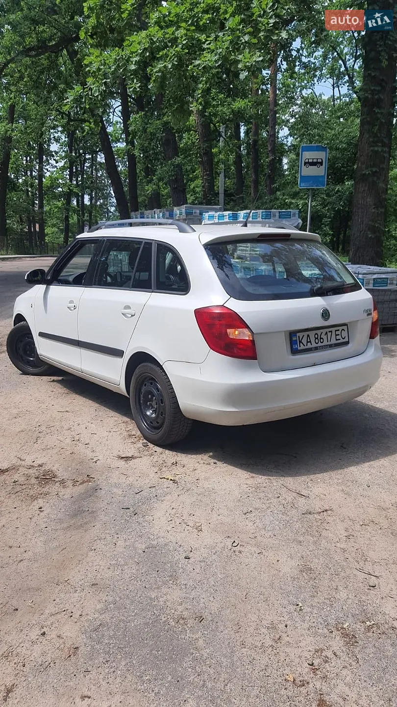 2010 Skoda Fabia - мініатюра 3