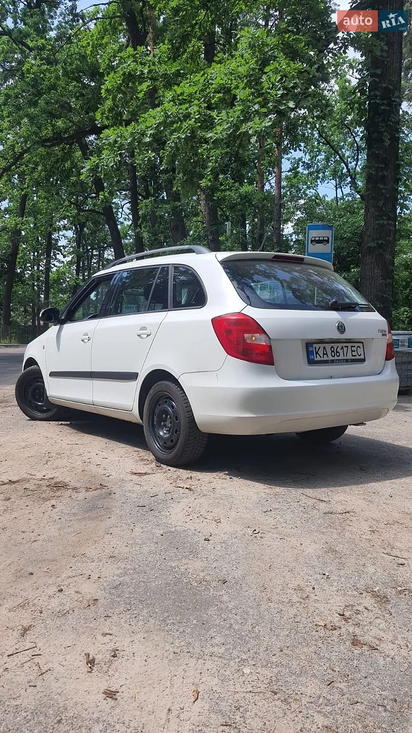 2010 Skoda Fabia - мініатюра 4