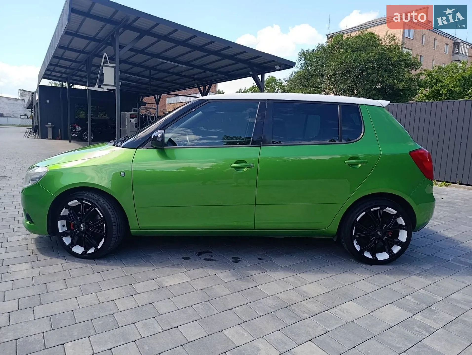 2010 Skoda Fabia - мініатюра 2