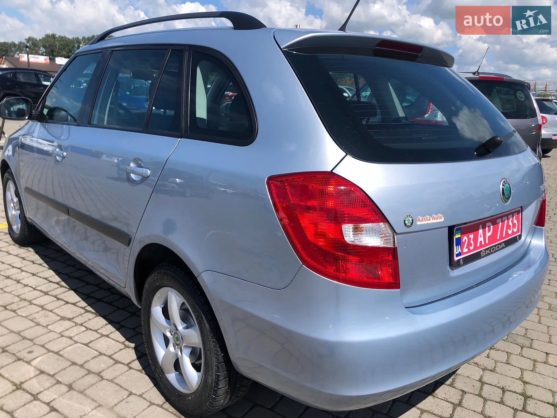 2011 Skoda Fabia - мініатюра 8