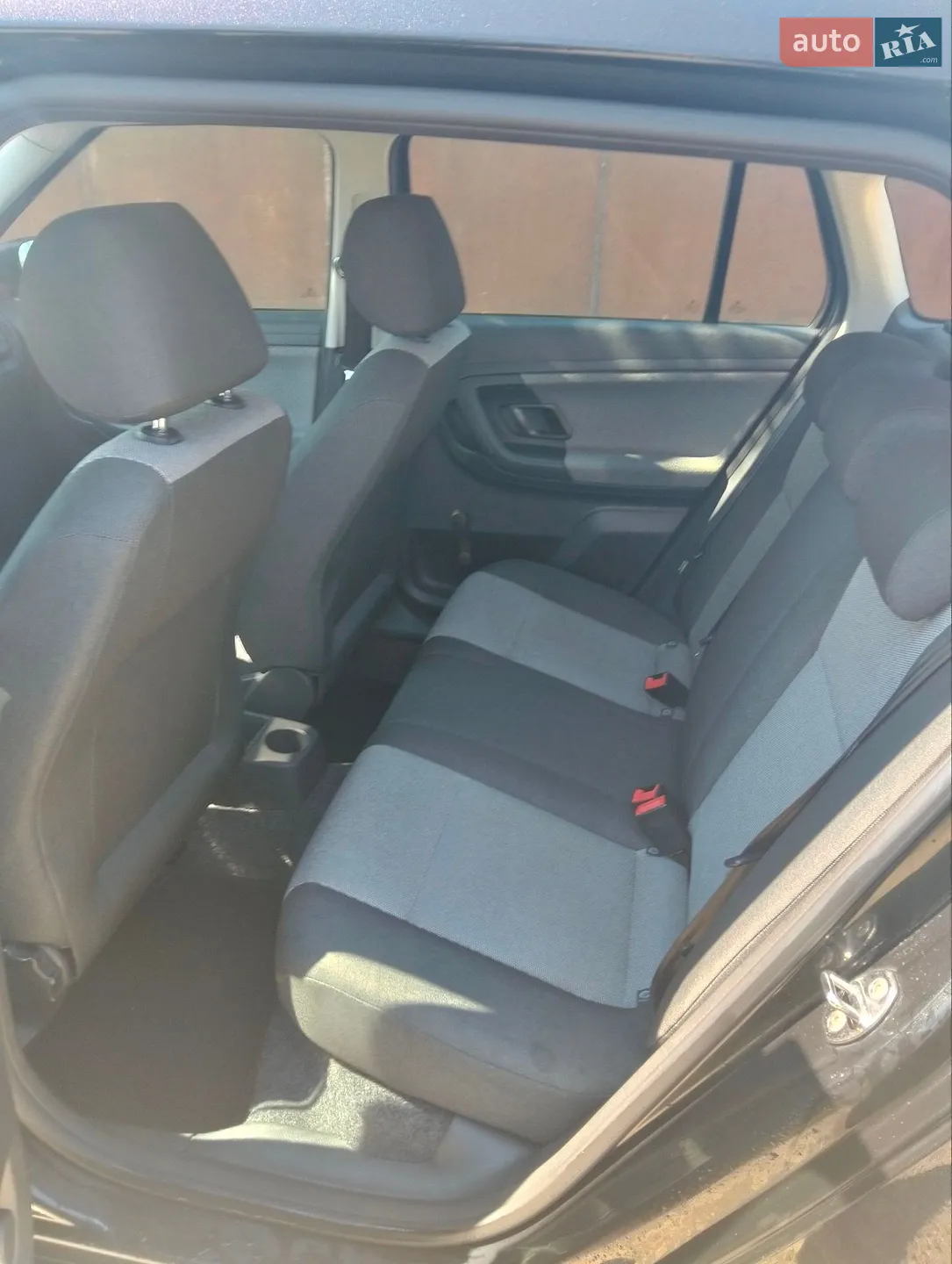 2011 Skoda Fabia - мініатюра 8