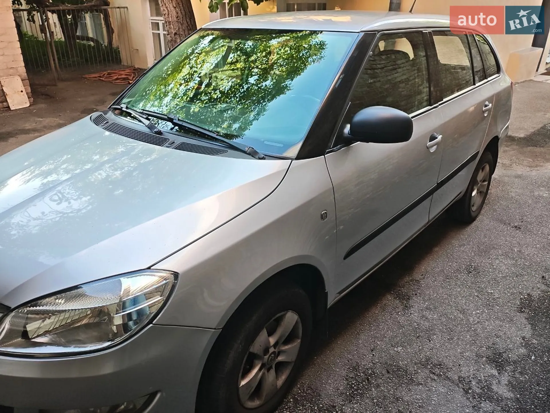 2011 Skoda Fabia - мініатюра 3
