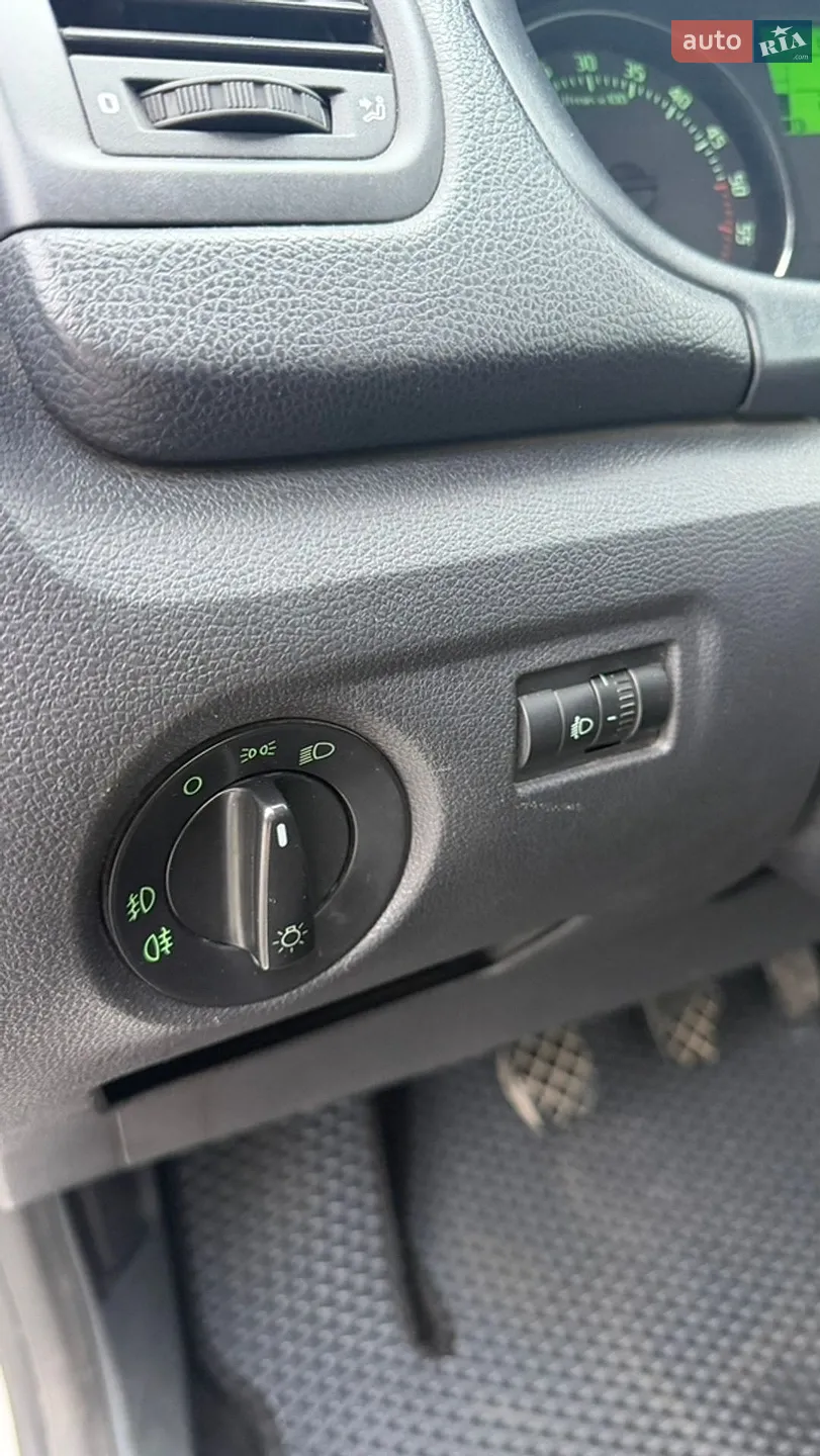 2012 Skoda Fabia - мініатюра 13