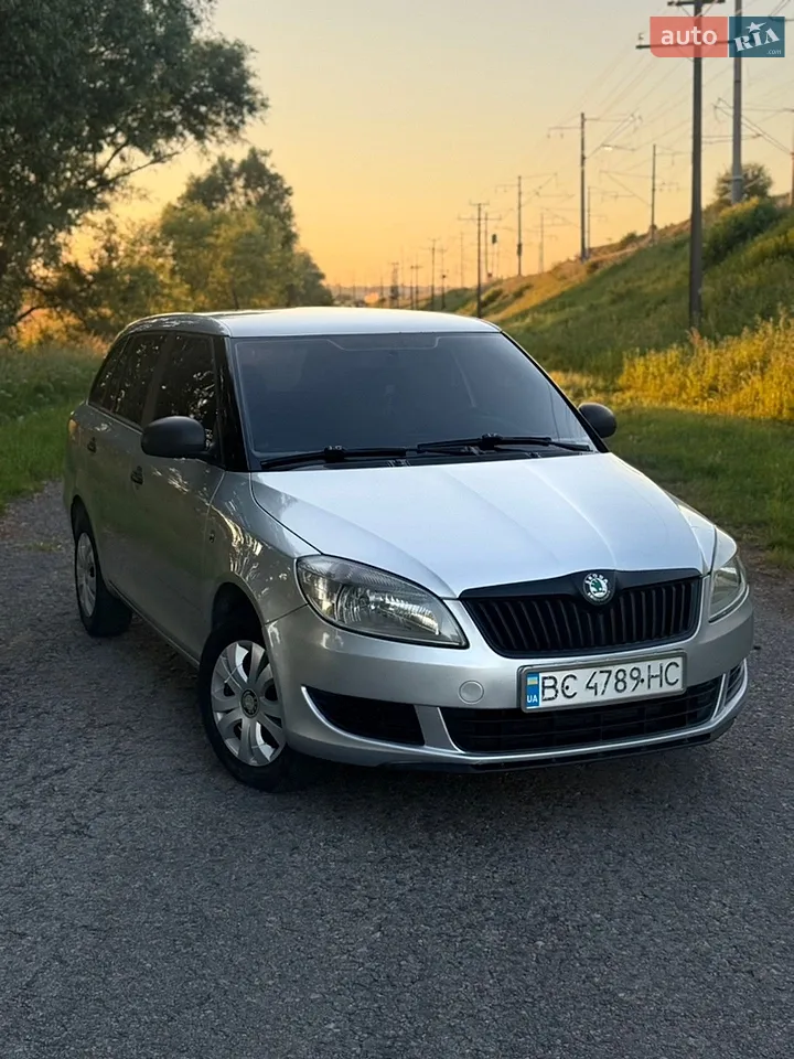 2011 Skoda Fabia - мініатюра 12