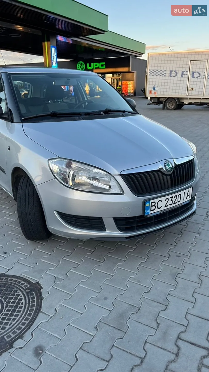 2011 Skoda Fabia - мініатюра 3