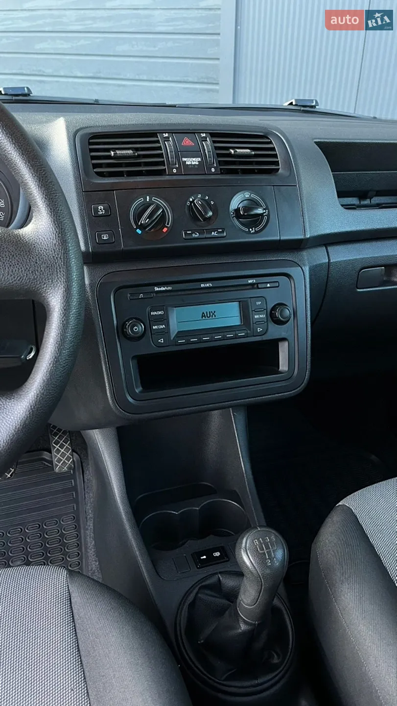 2011 Skoda Fabia - мініатюра 12