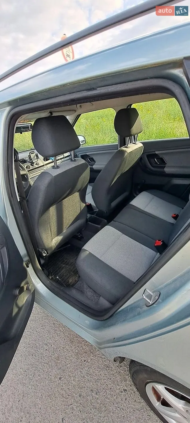 2011 Skoda Fabia - мініатюра 9