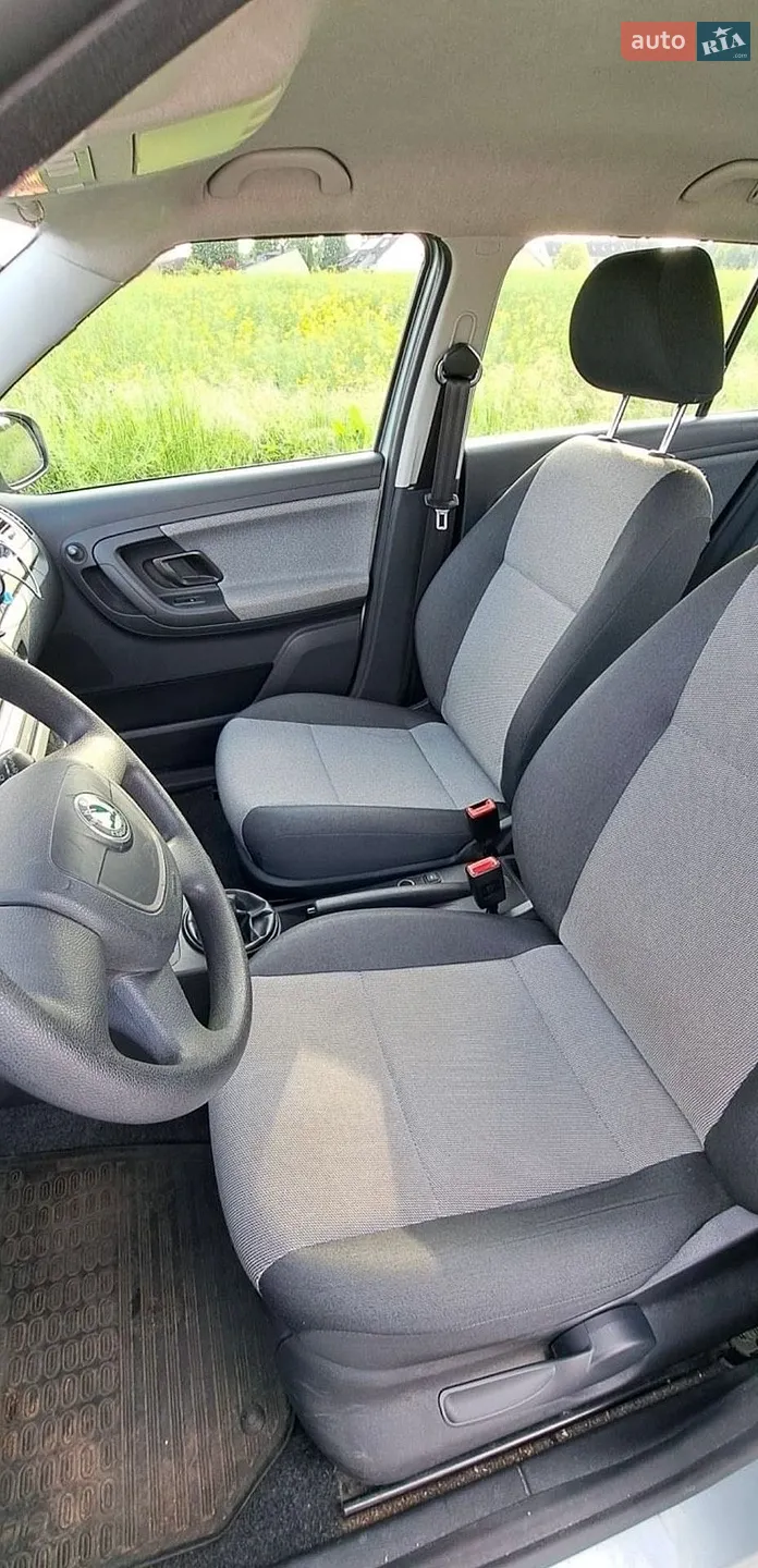 2011 Skoda Fabia - мініатюра 12