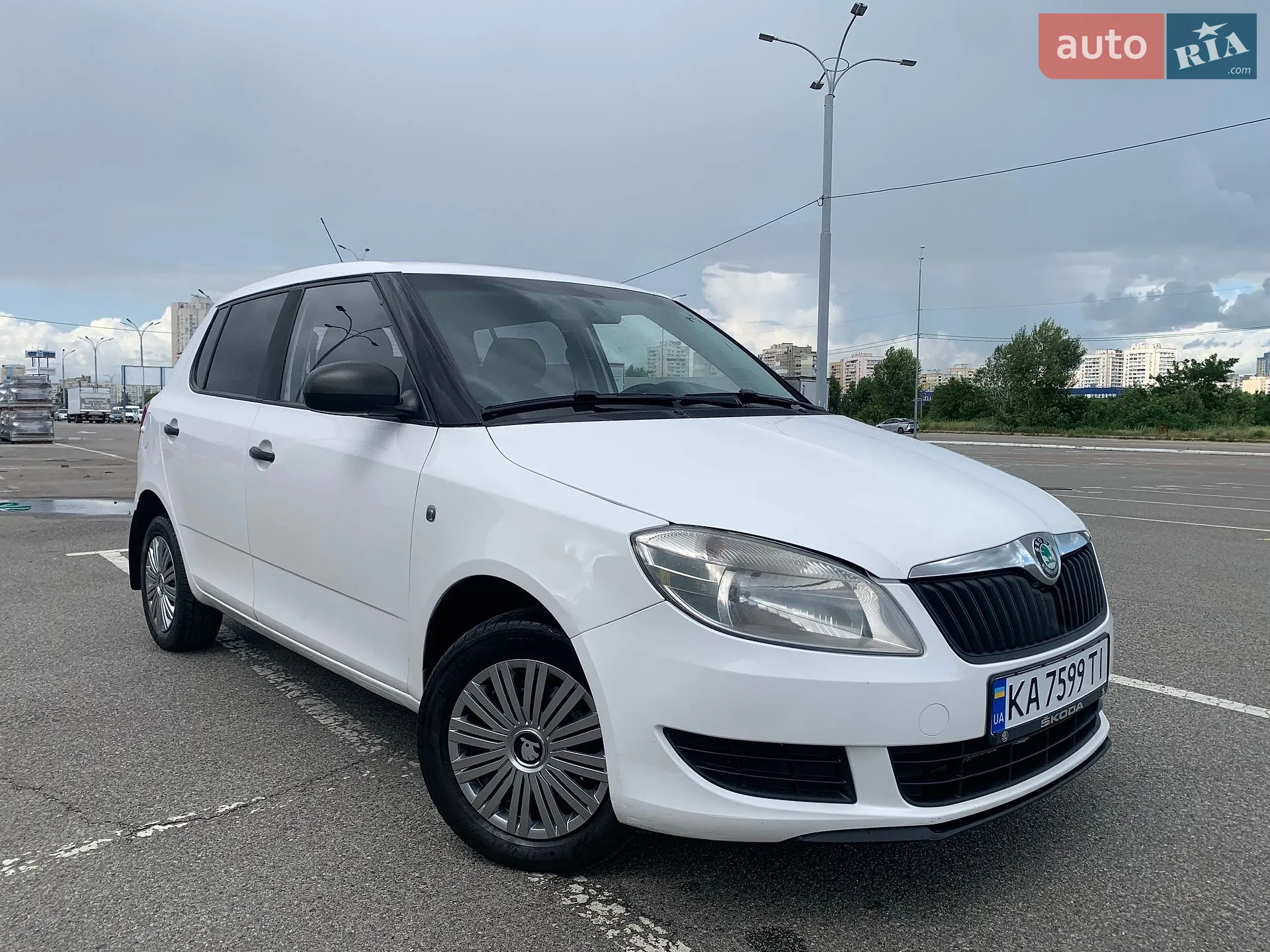 2011 Skoda Fabia - мініатюра 3