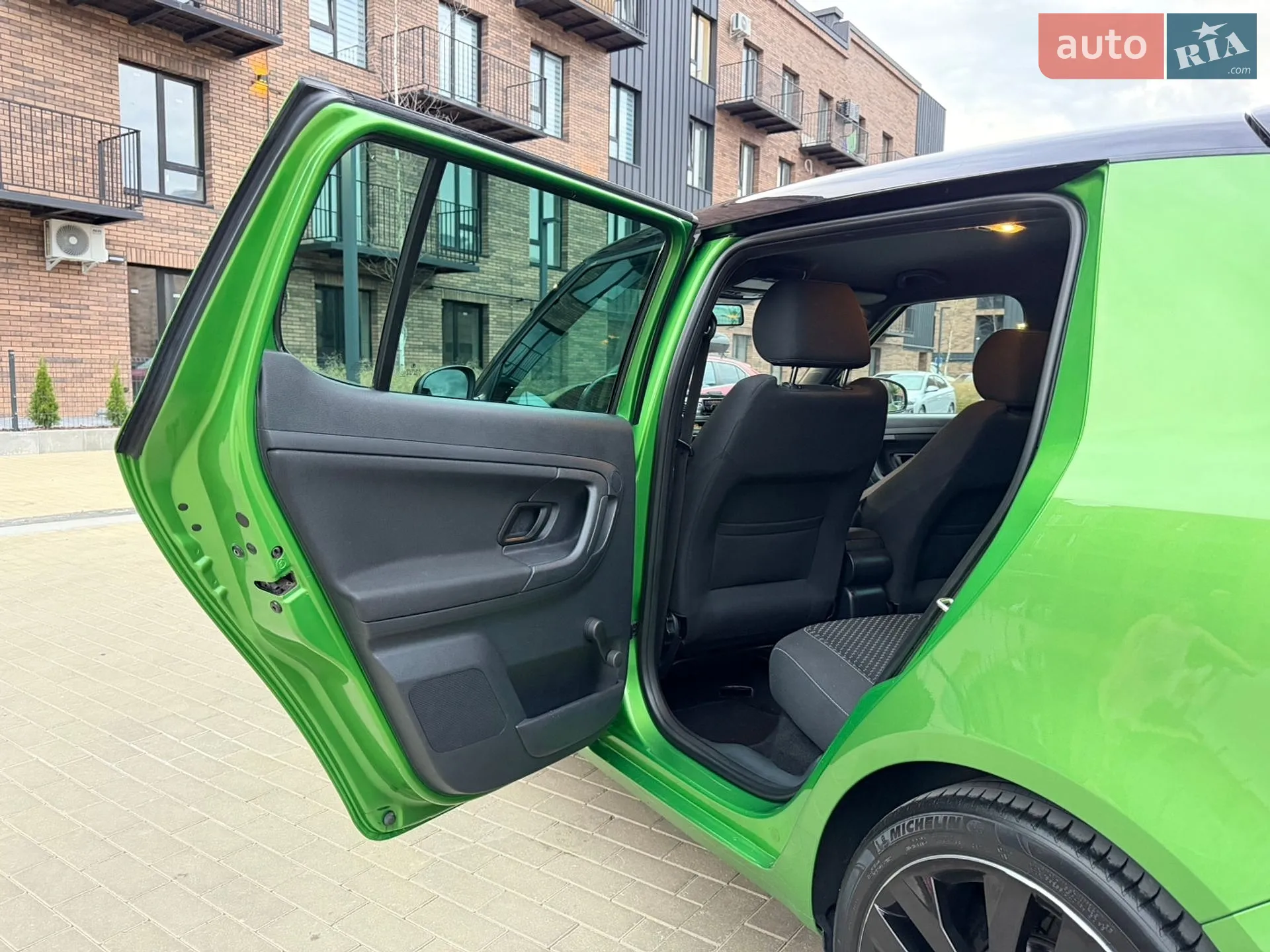 2010 Skoda Fabia - мініатюра 27
