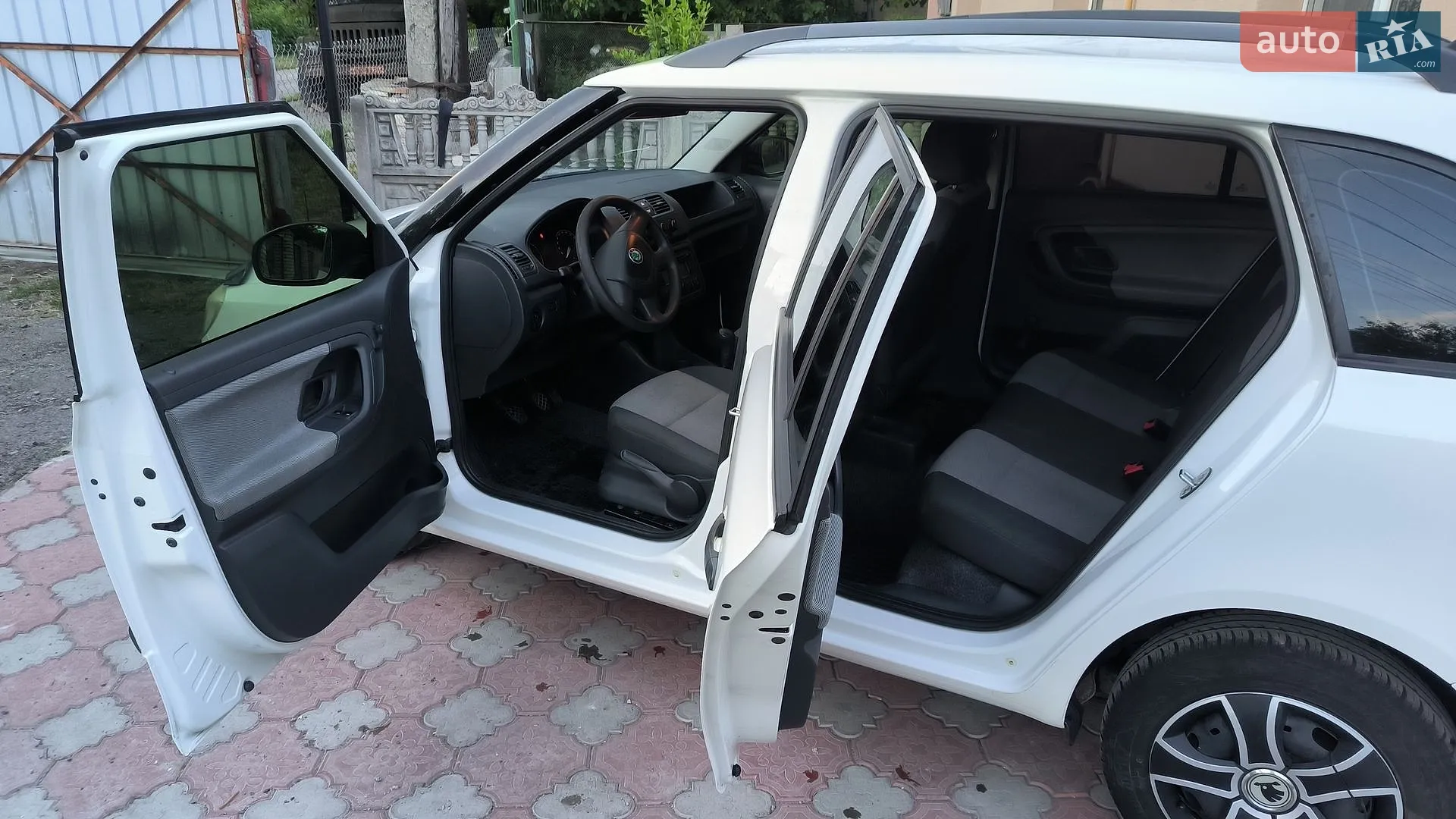 2010 Skoda Fabia - мініатюра 8