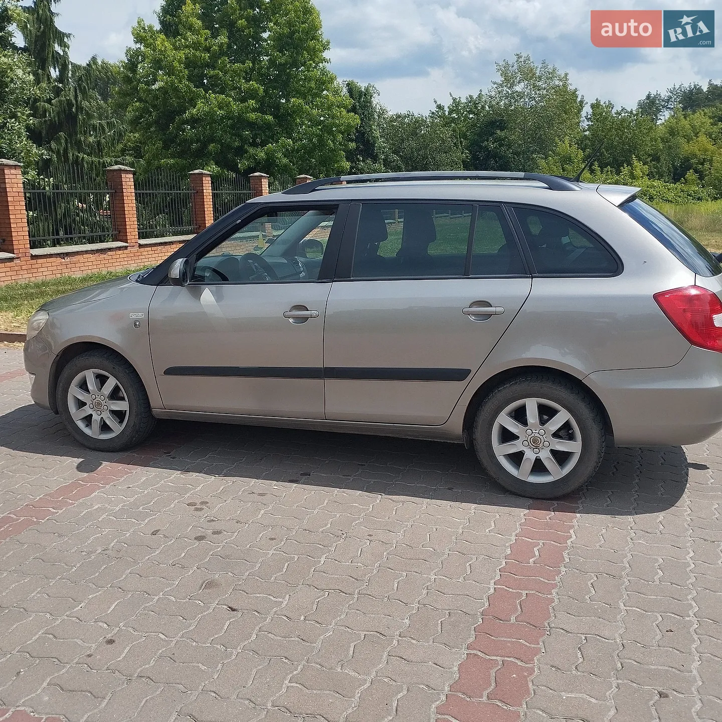 2011 Skoda Fabia - мініатюра 3