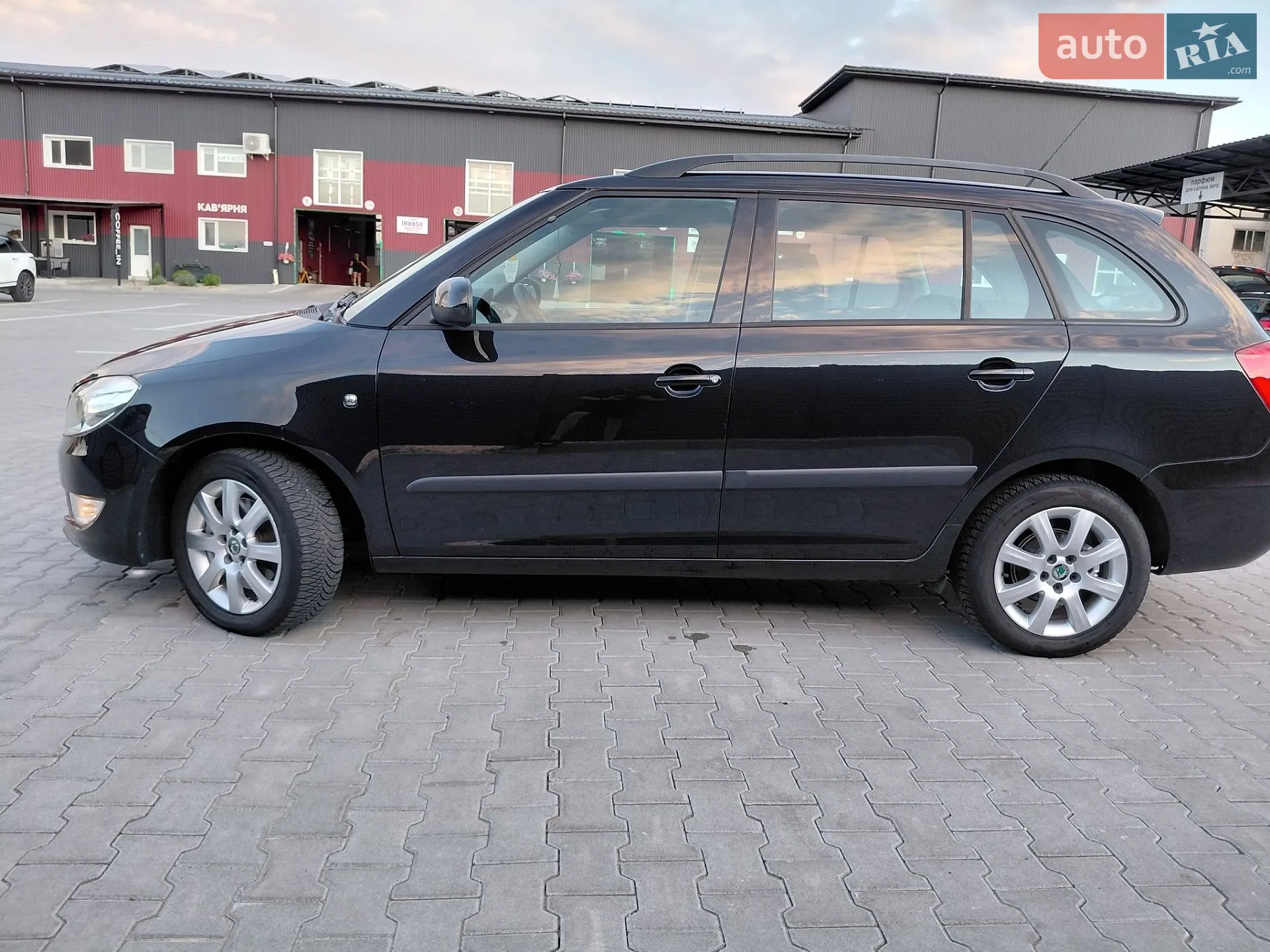 2010 Skoda Fabia - мініатюра 2