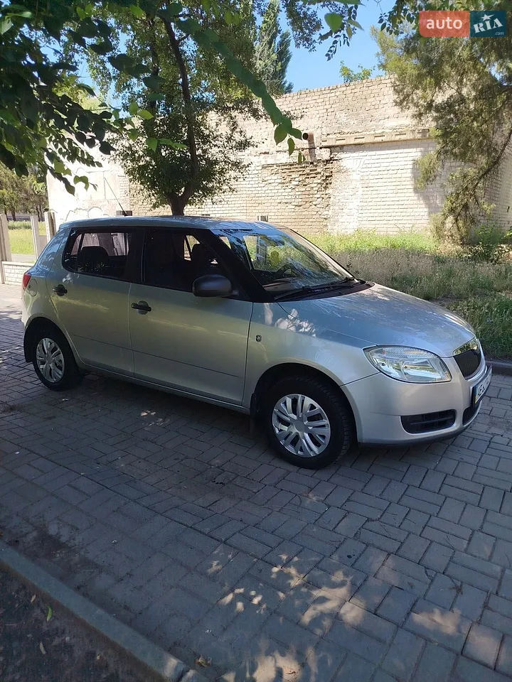 2010 Skoda Fabia - мініатюра 11