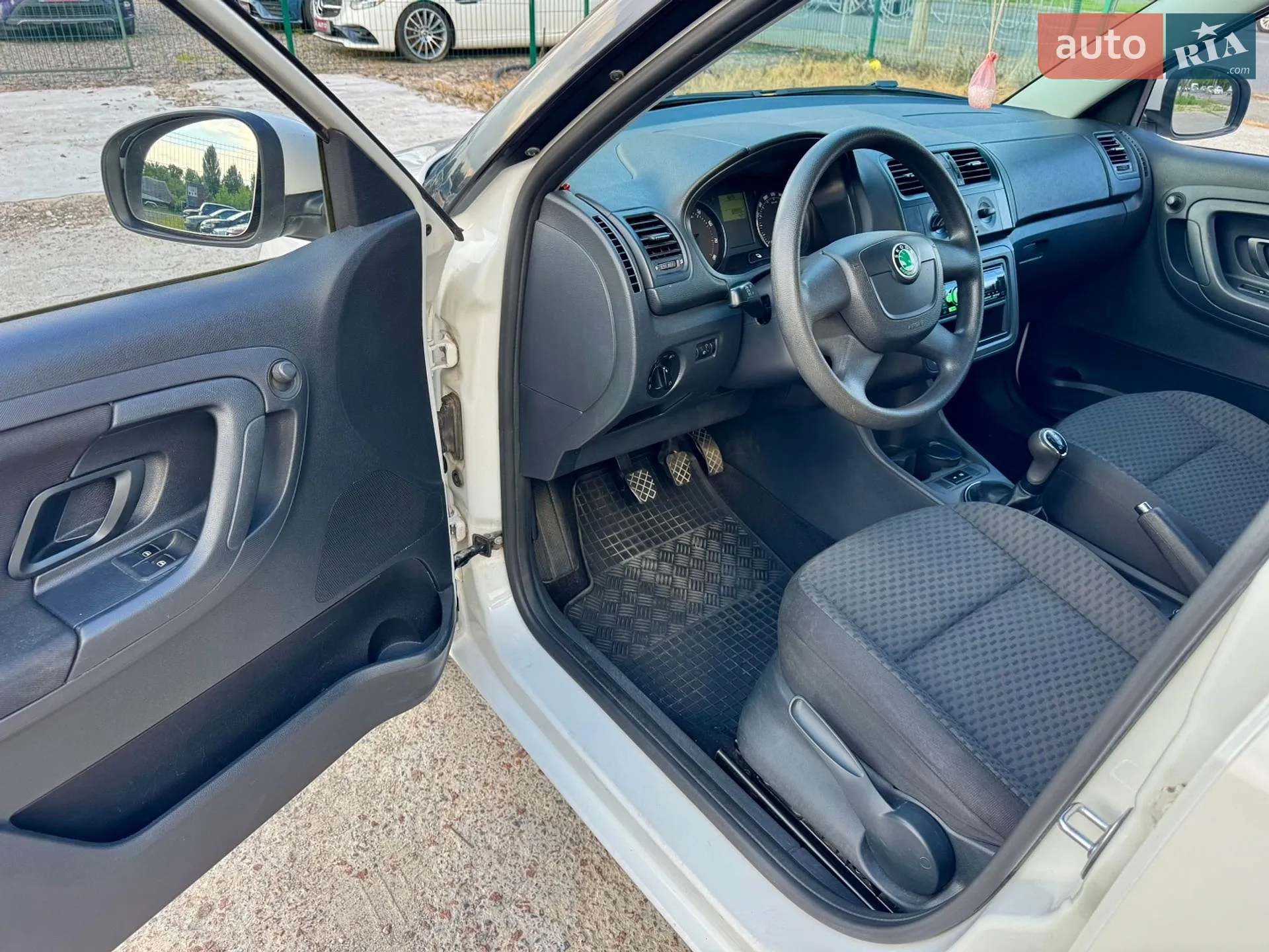 2012 Skoda Fabia - мініатюра 24