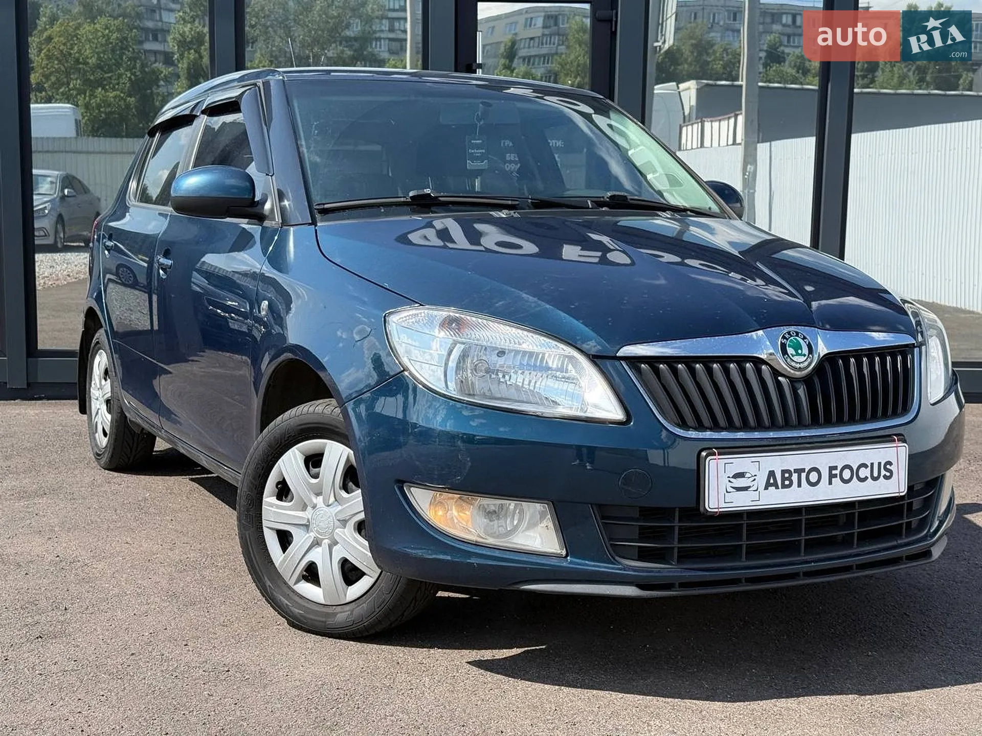 2011 Skoda Fabia - мініатюра 2