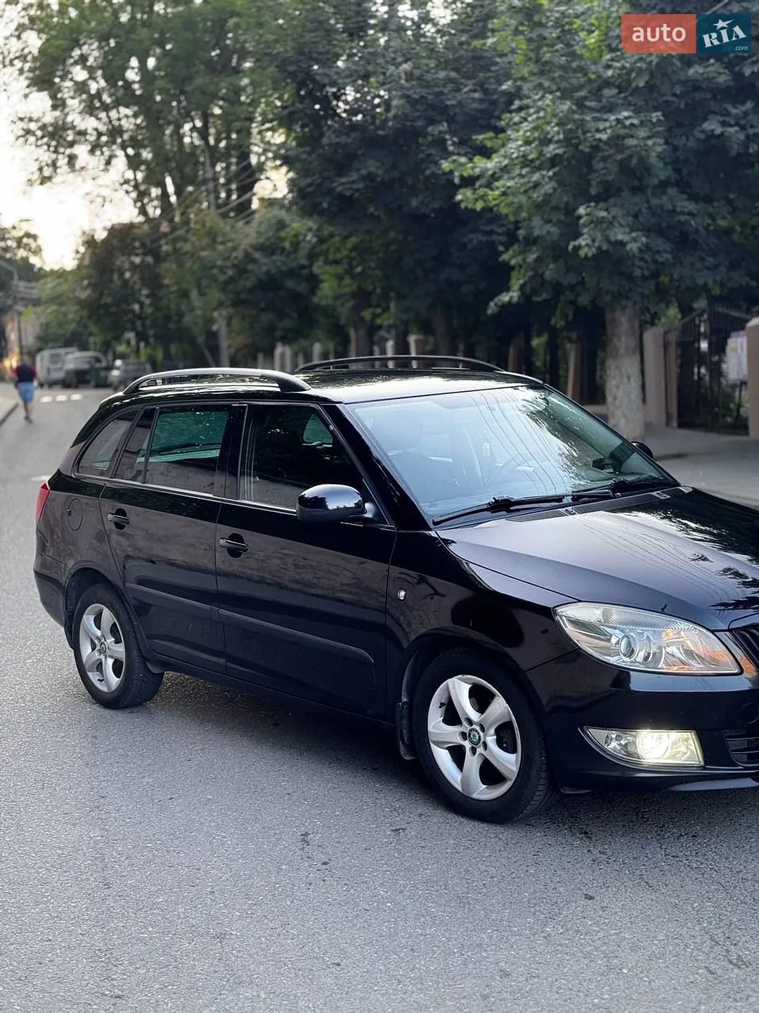 2011 Skoda Fabia - мініатюра 2