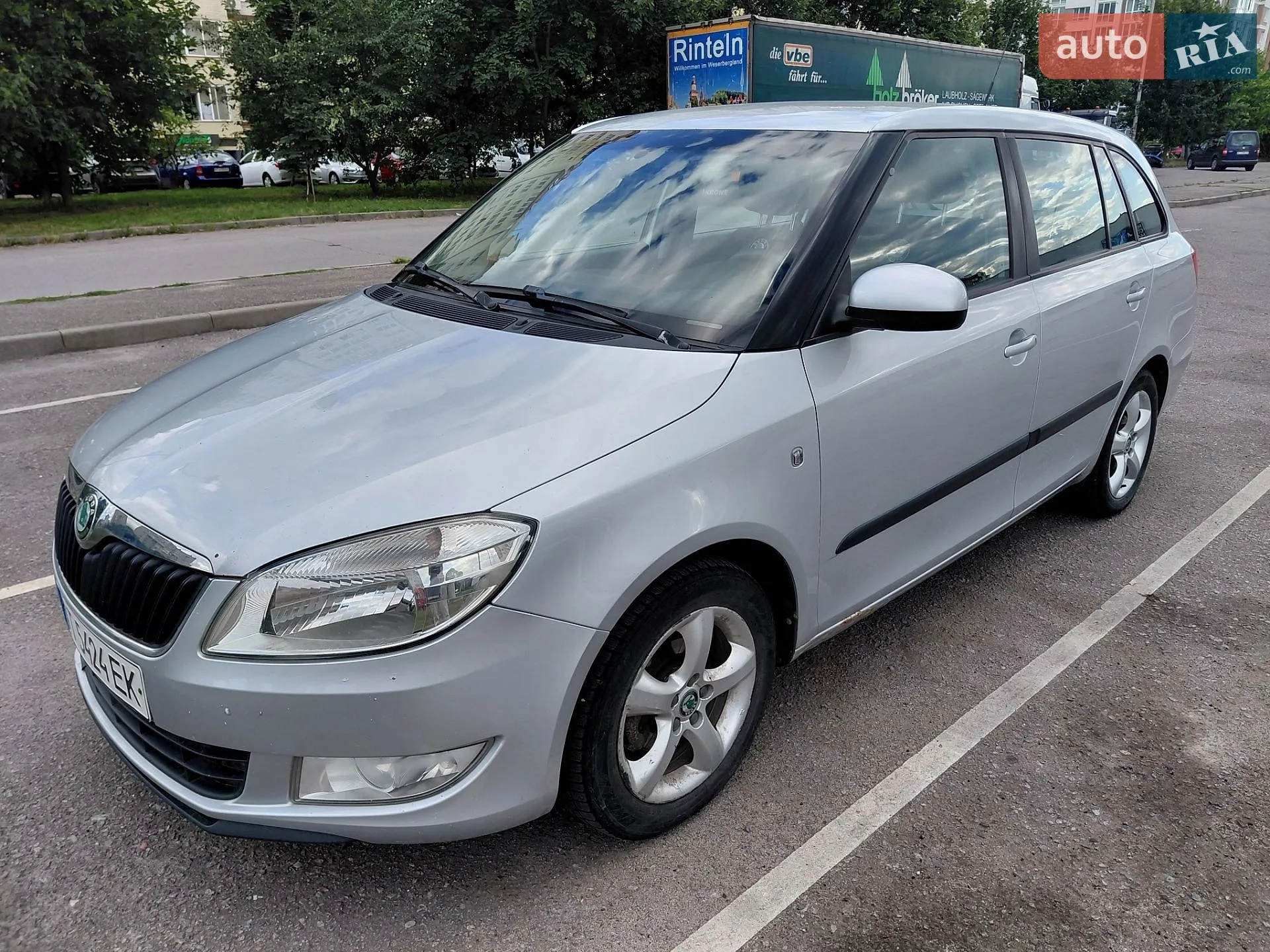2010 Skoda Fabia - мініатюра 2