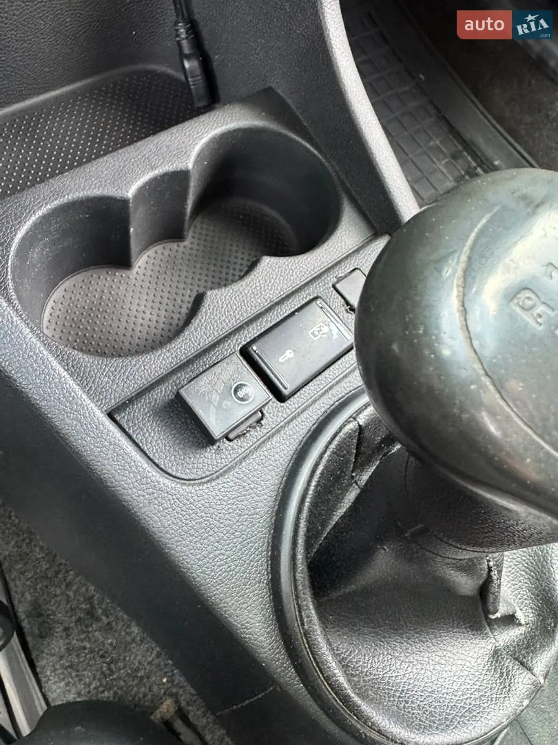 2010 Skoda Fabia - мініатюра 13