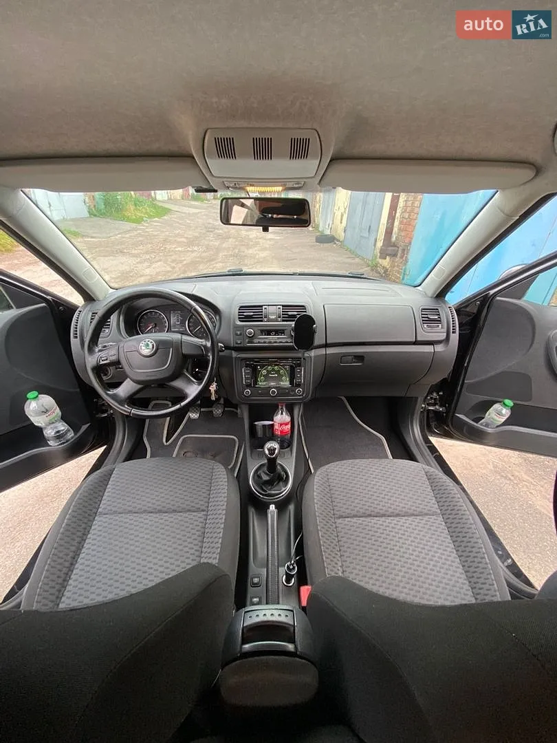 2011 Skoda Fabia - мініатюра 10