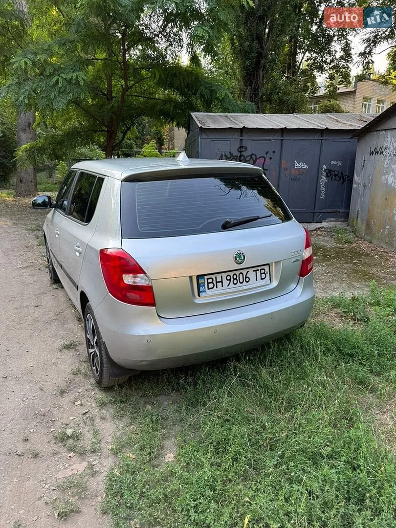 2011 Skoda Fabia - мініатюра 3