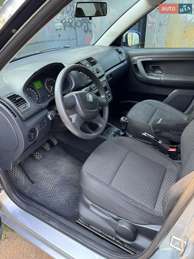 2011 Skoda Fabia - мініатюра 8
