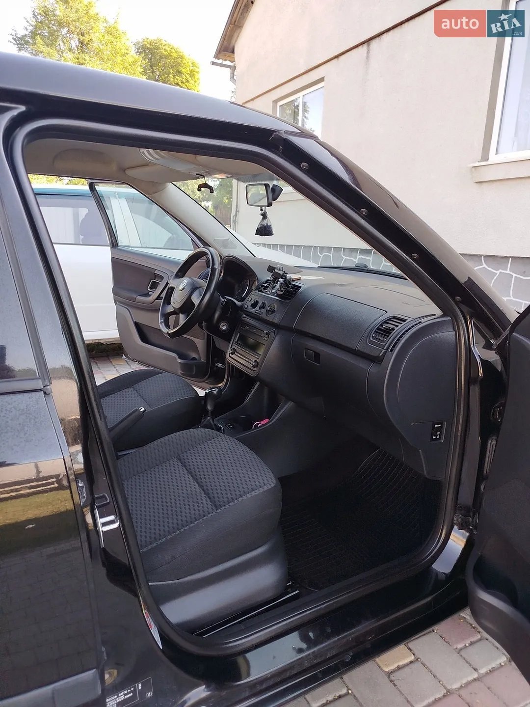 2011 Skoda Fabia - мініатюра 7