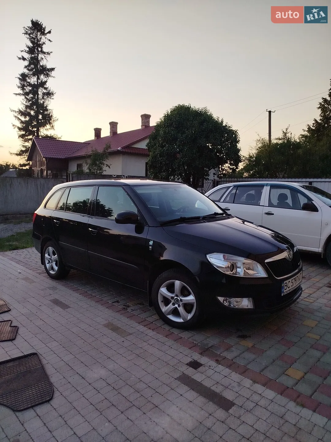 2011 Skoda Fabia - мініатюра 2