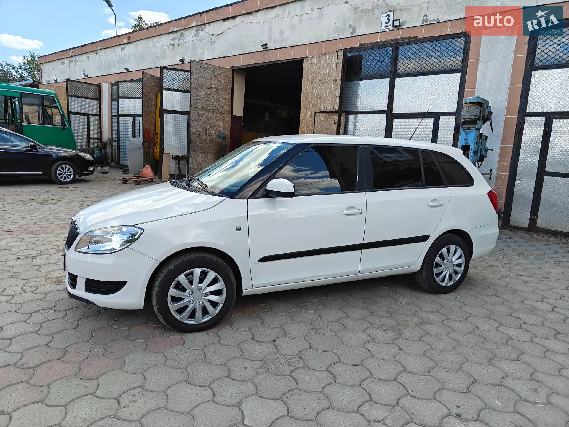 2010 Skoda Fabia - мініатюра 3