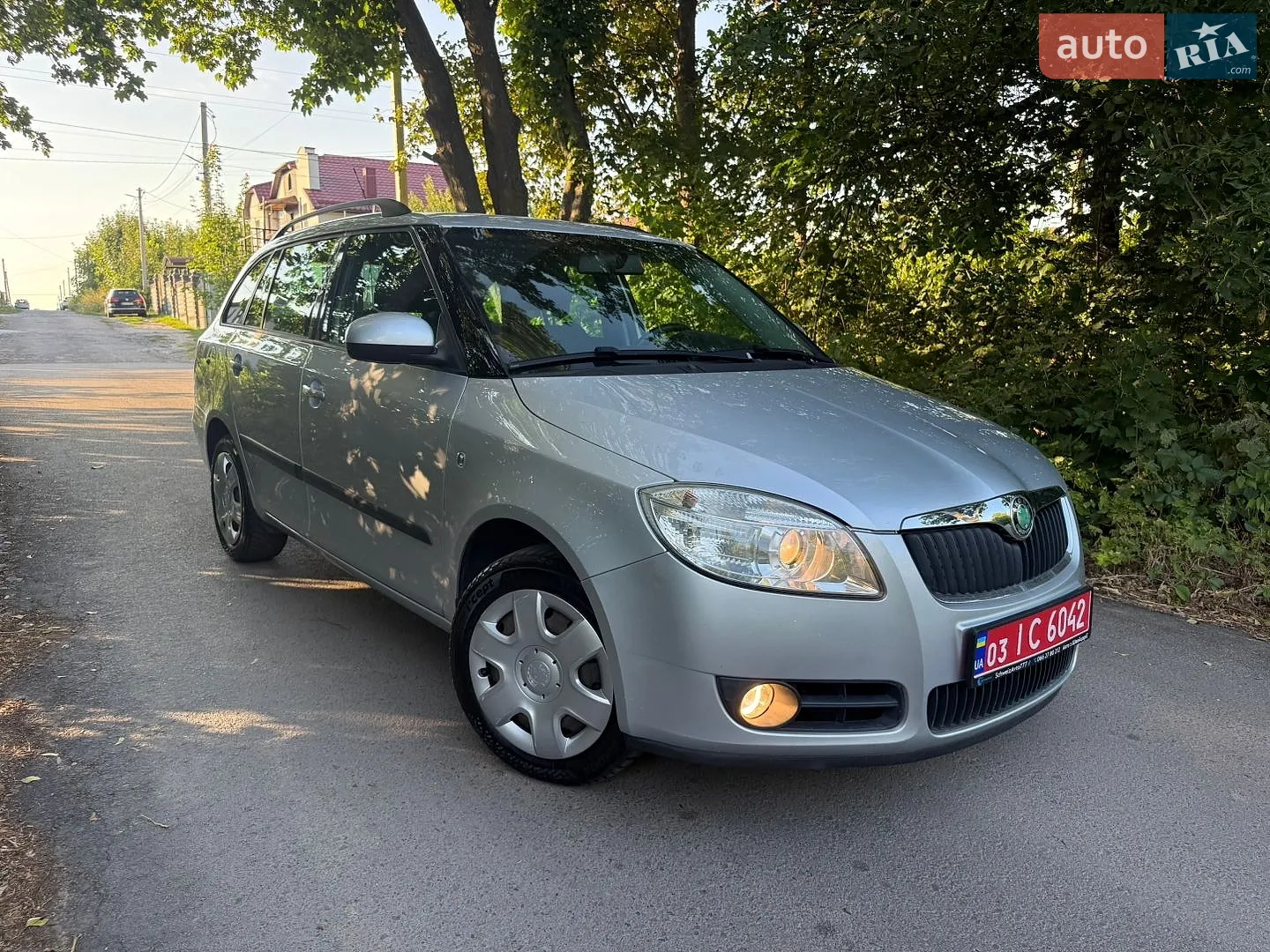 2010 Skoda Fabia - мініатюра 2