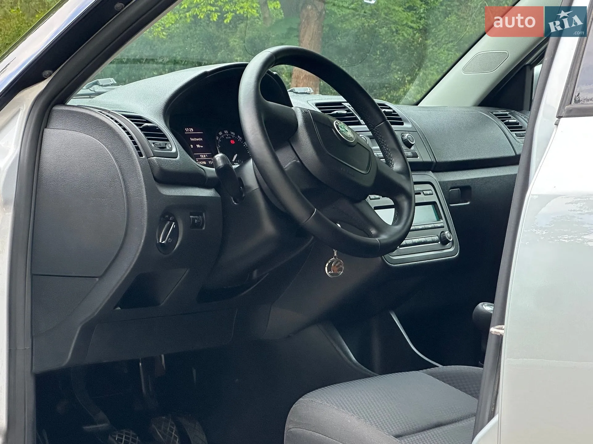 2010 Skoda Fabia - мініатюра 95