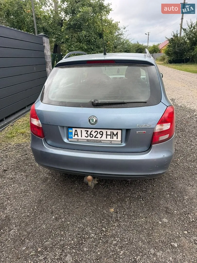 2011 Skoda Fabia - мініатюра 5
