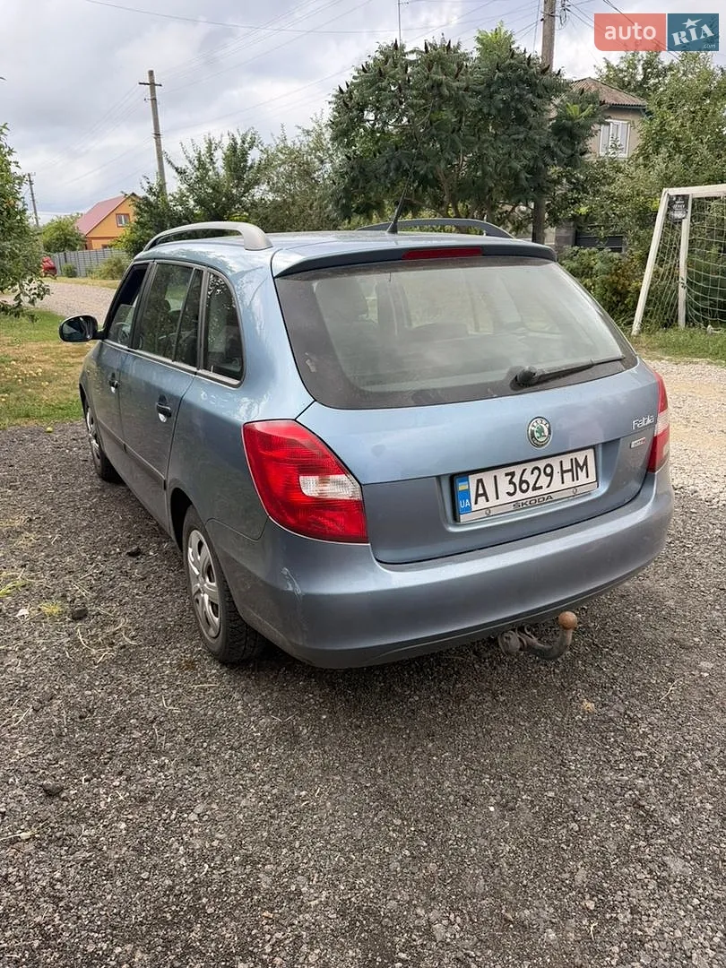 2011 Skoda Fabia - мініатюра 4