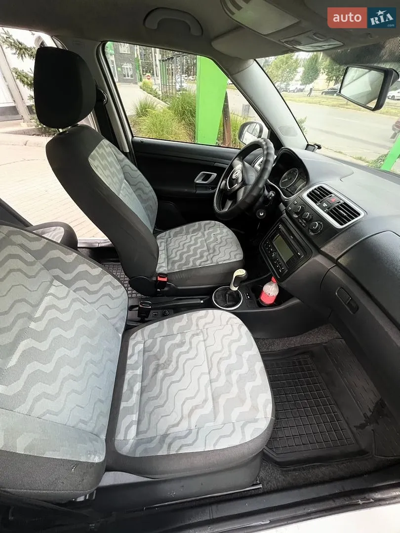 2010 Skoda Fabia - мініатюра 15