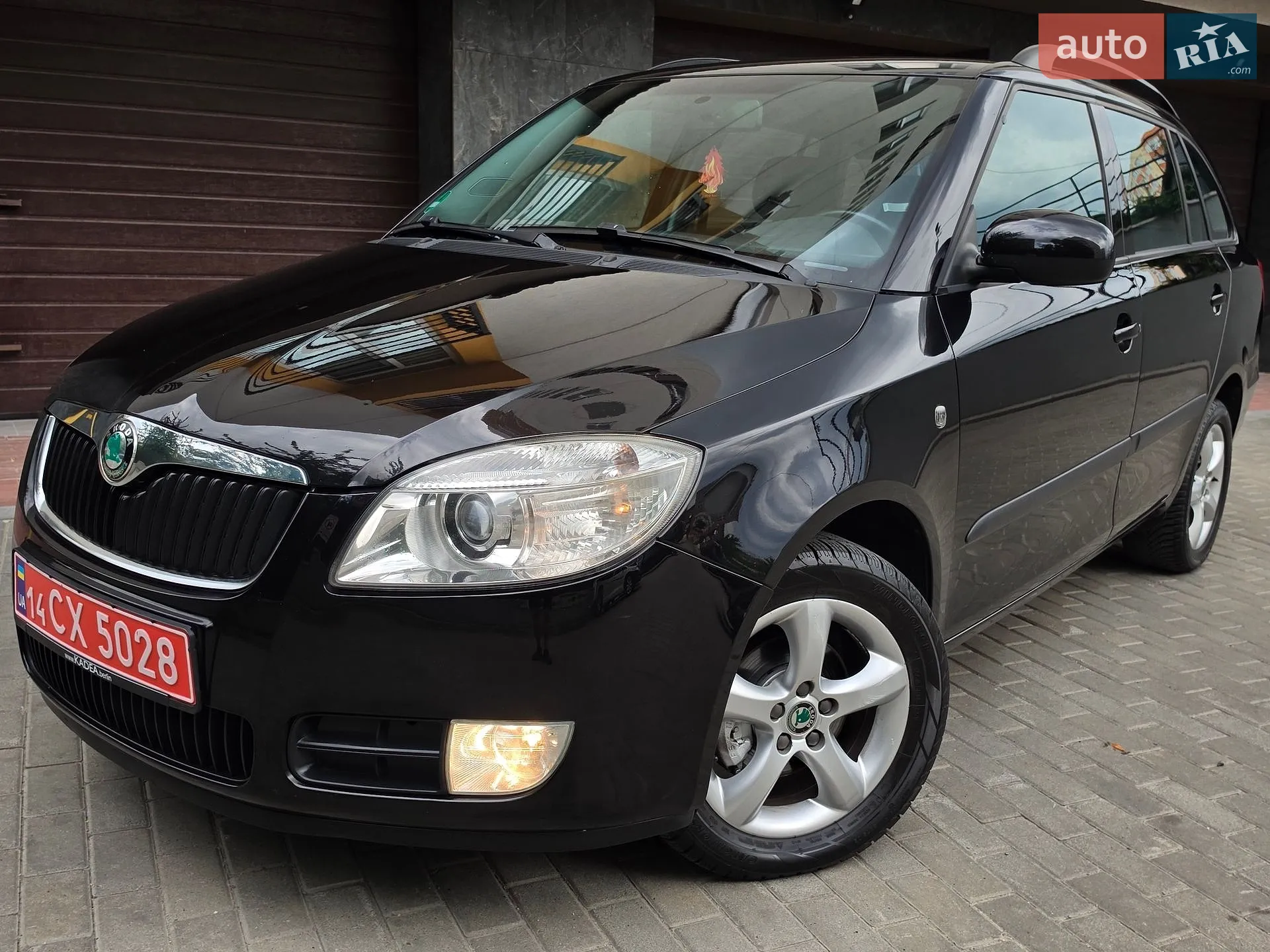 2011 Skoda Fabia - мініатюра 2